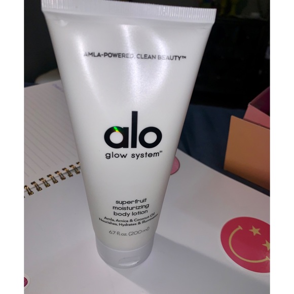 Alo Superfruit Moisturizing Body Lotion - Picture 6 of 9